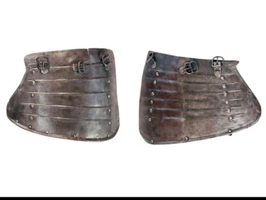A PAIR OF ITALIAN ARMOUR TASSETS, SECOND HALF OF THE 16TH CENTURY