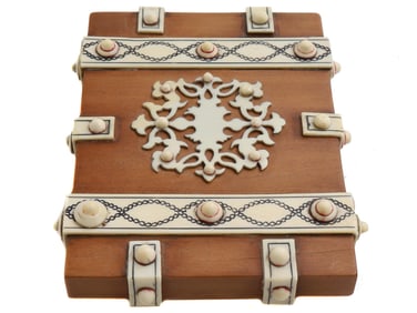 A COLONIAL ANGLO-INDIAN INLAID CARD CASE, 19TH C.