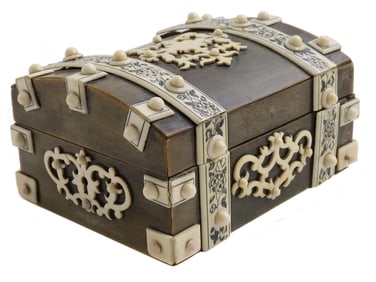 A COLONIAL ANGLO-INDIAN INLAID CASKET, 19TH CEN.