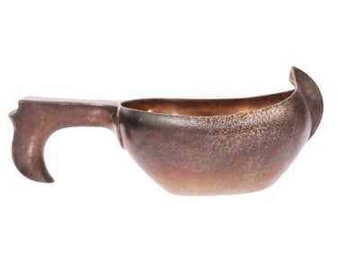 A RUSSIAN PARCEL-GILT SILVER KOVSH BY PAVEL OVCHINNIKOV, 1899 - 1908