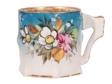 A KUZNETSOV GILT AND PAINTED PORCELAIN COFFEE CUP