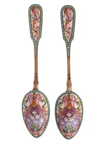 A PAIR OF RUSSIAN PARCEL-GILT SILVER AND CLOISONNE ENAMEL SPOONS