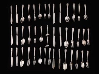 A RUSSIAN SILVER CUTTLER SET BY GRACHEV BROS.