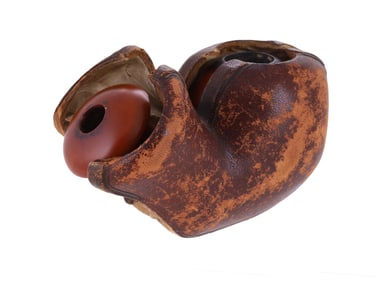 A CARVED CHERRY WOOD SMOKING PIPE HAER