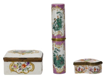 A GROUP OF THREE ENGLISH ENAMEL SNUFF BOXES AND CIGAR ETUI, MID–LATE 18TH CENTURY