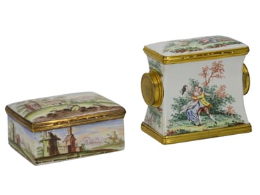 A LOT OF TWO ENGLISH ENAMEL SNUFF AND SCENT BOXES, SOUTH STAFFORDSHIRE, CIRCA 1760–1780