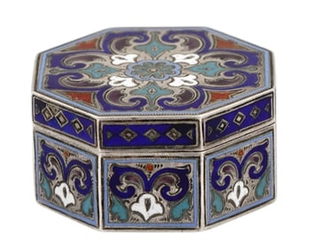 A RUSSIAN SILVER AND ENAMEL PILL BOX, 1882-1899
