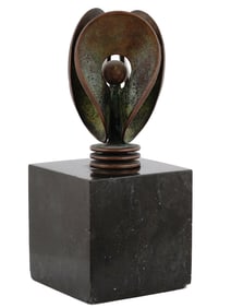 AN ART DECO BRONZE SCULPTURE, CA. 1930