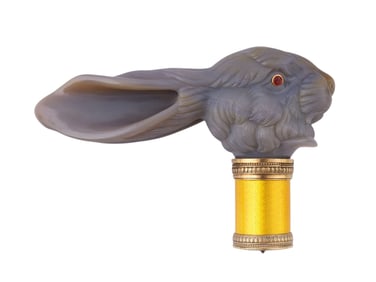 A CARVED GREY AGATE CANE HANDLE AS A RABBIT, WITH SILVER-GILT AND GUILLOCHÉ ENAMEL MOUNT, FABERGÉ