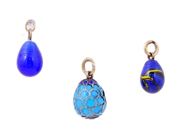 A SET OF THREE RUSSIAN MINIATURE ENAMEL EASTER EGG PENDANTS, 19TH CEN.