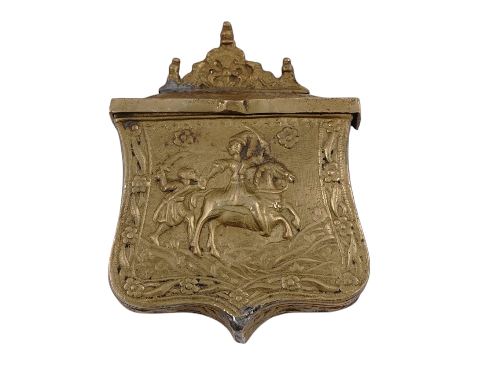 A TURKISH CAST-BRASS PALASKA WITH A MOUNTED WARRIOR, 19TH CEN.: This 19th-century Turkish Palaska is cast entirely of brass and made for the housing of cartridges and ammunition. Chased and decorated on the front and sides with floral motifs and the image of two w
