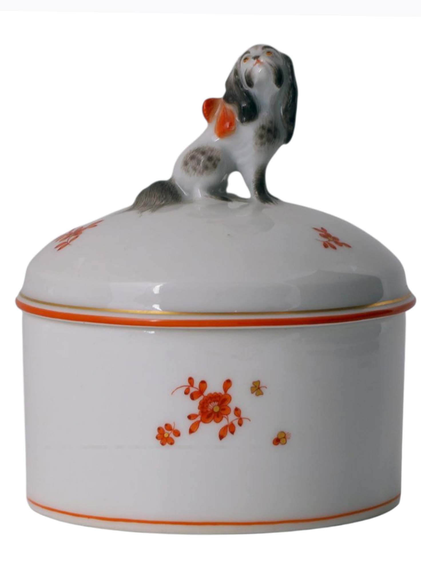 A MEISSEN PORCELAIN LIDDED CONTAINER WITH A DOG FINIAL, C. 1937-1945 (1 of 5)