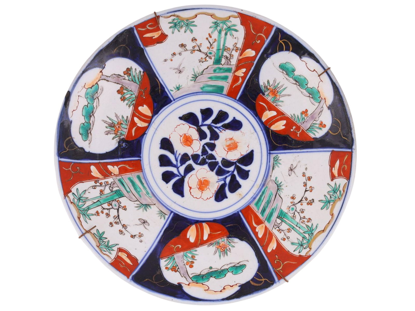 AN IMARI PORCELAIN PLATE, JAPAN, EDO PERIOD, LATE 17TH TO EARLY 18TH CENTURY (1 of 3)