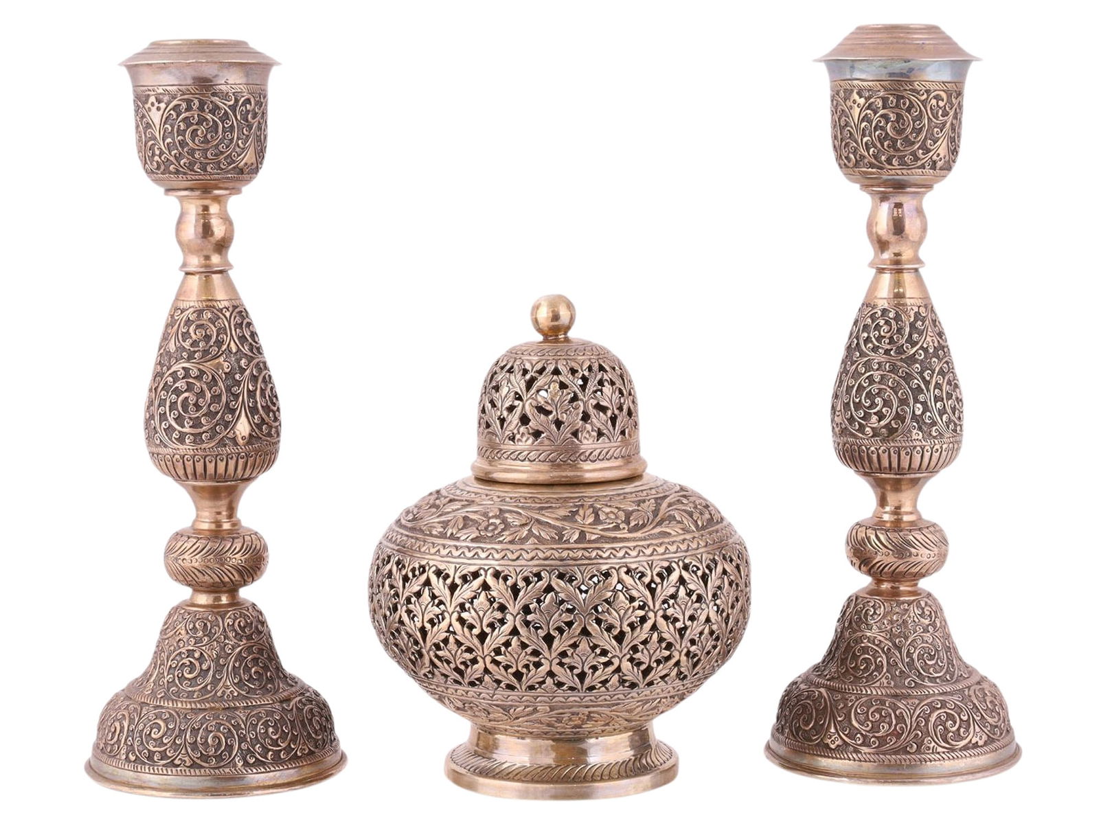 A LOT OF TWO INDIAN OPENWORK SILVER CANDLESTICKS AND AN INCENSE BURNER, 19TH CENTURY (1 of 6)