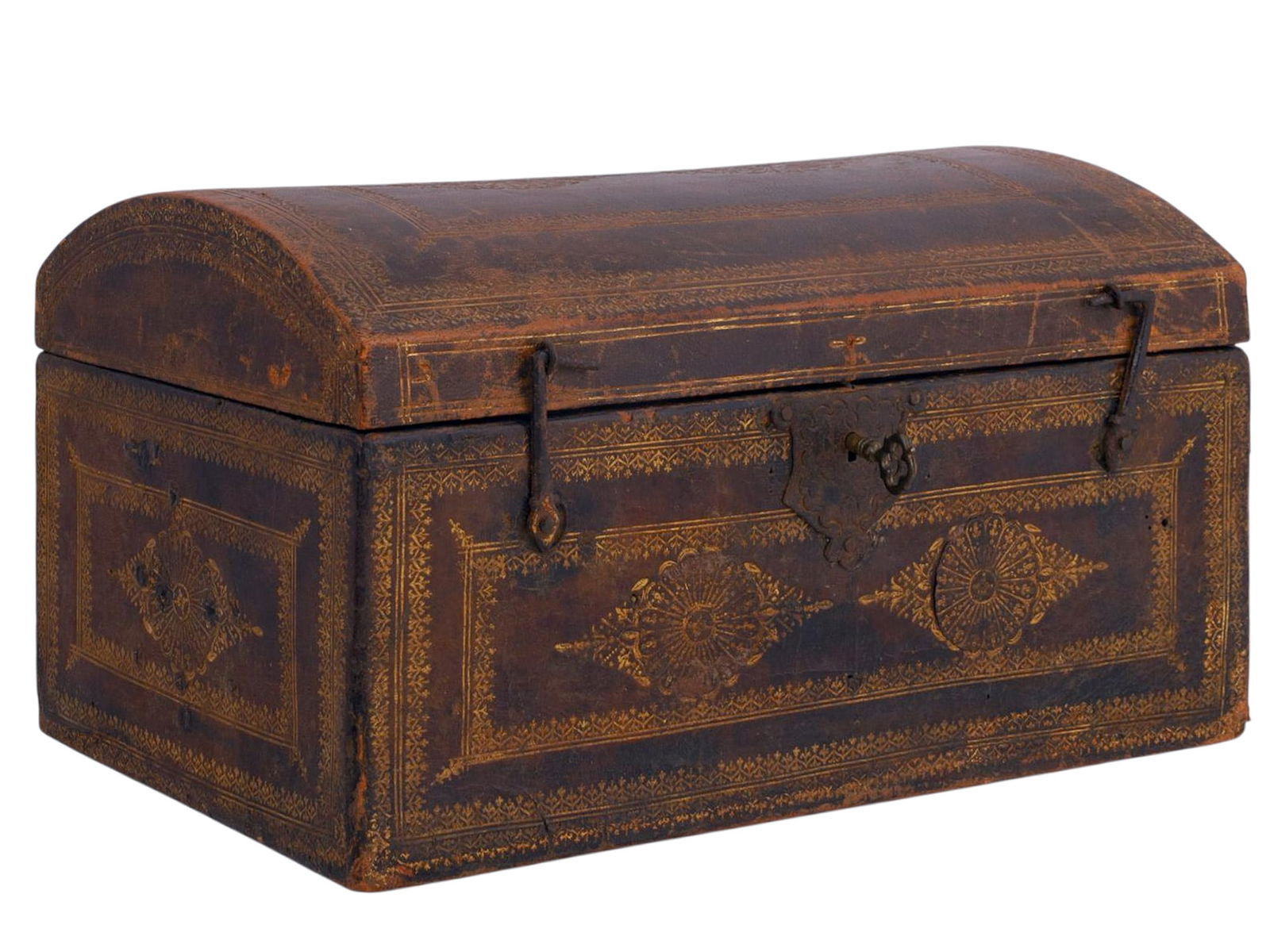AN INDIAN LACQUERED AND PAINTED WOODEN CASKET, LATE 18TH–EARLY 19TH CENTURY (1 of 9)