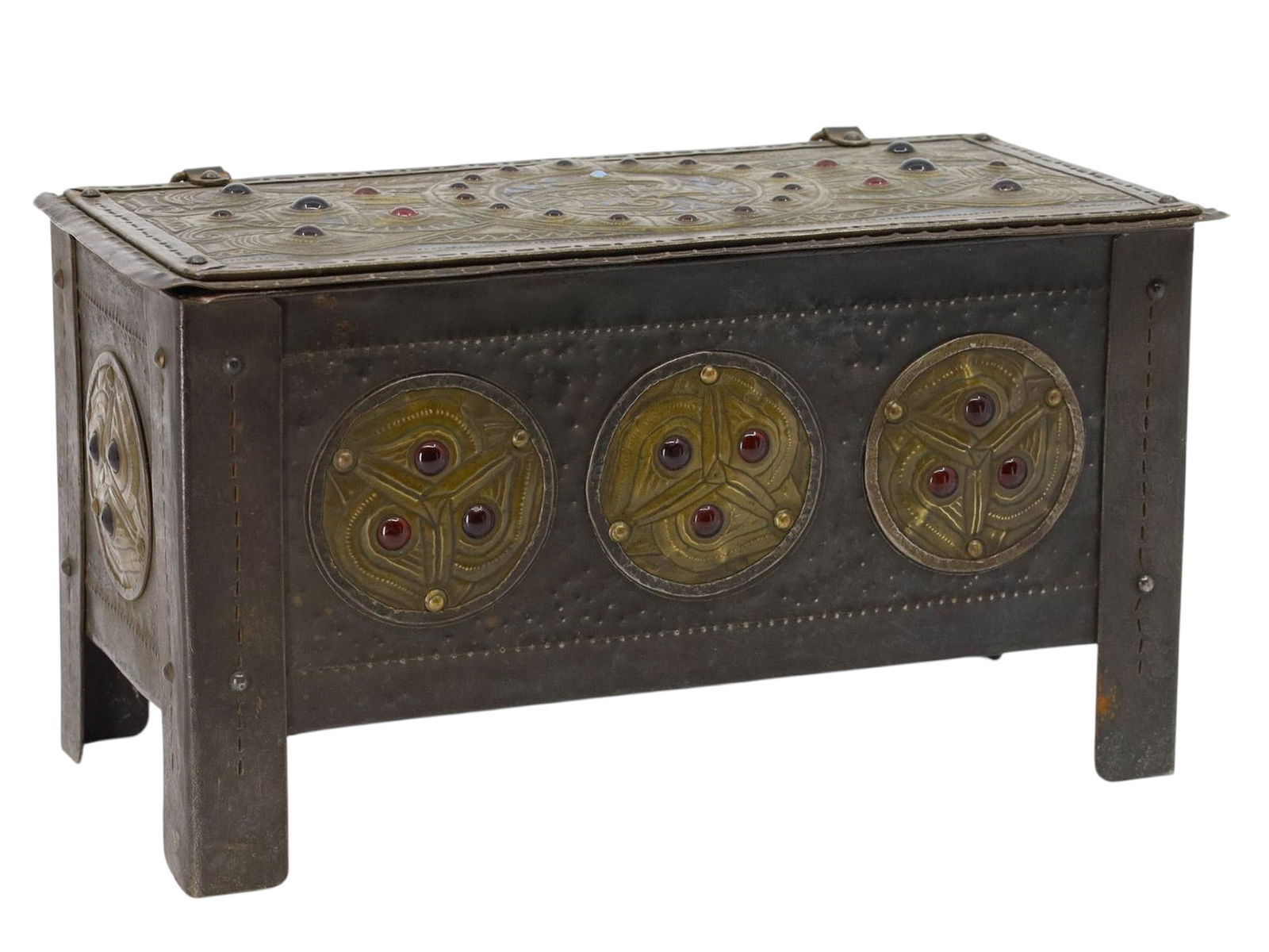 AN ALFRED LOUIS DAGUET (1875-1942) ART NOUVEAU HAMMERED COPPER BOX, C. 1900 (1 of 10)