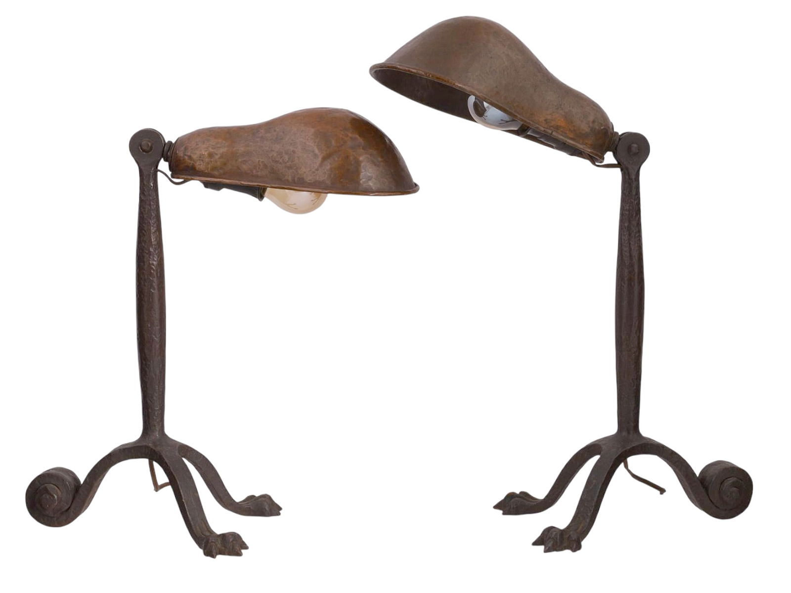 A PAIR OF J. THENEE CAST IRON AND HAMMERED COPPER LAMPS, C. 1930S (1 of 5)