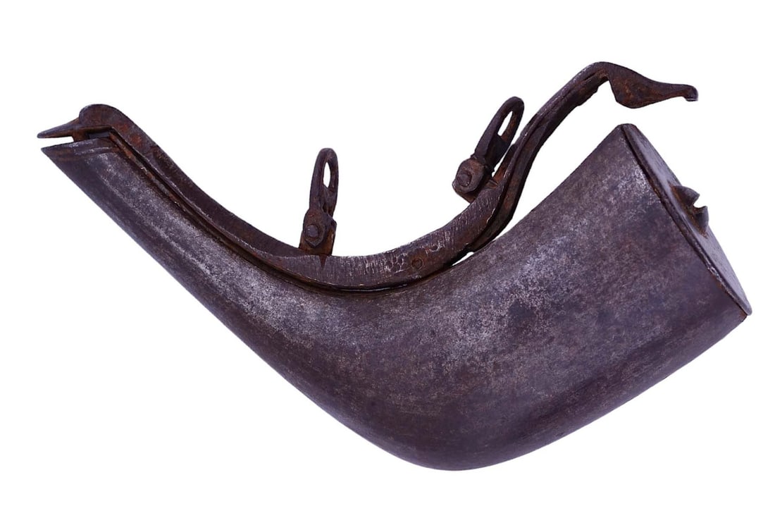 AN ISLAMIC PERSIAN STEEL POWDER HORN, QAJAR PERIOD, 19TH CENTURY (1 of 4)