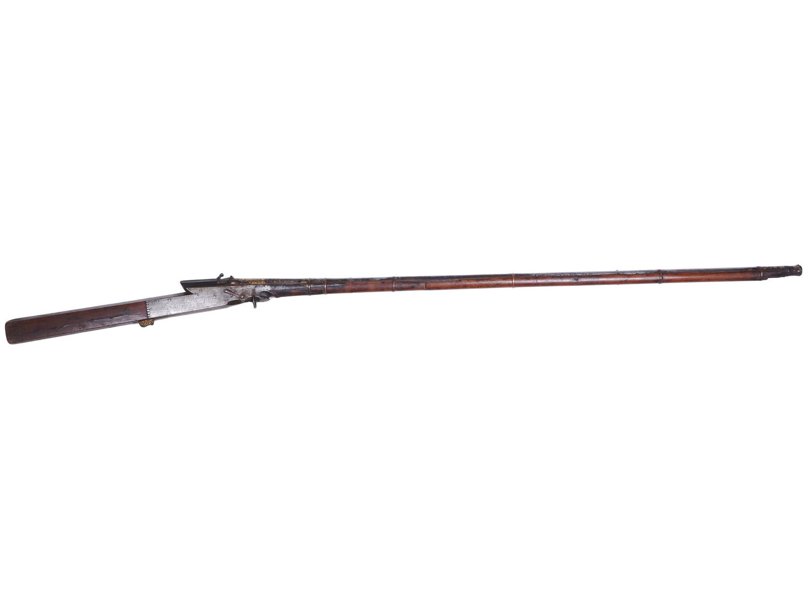 AN INDIAN MATCHLOCK RIFLE DECORATED WITH GOLD INAY, 18TH C.: An 18th century Indian matchlock gun with a beautifully chased and gilt barrel. The breech in particular shows a gilt figure of a queen, probably a European queen given the style of the crown and hair