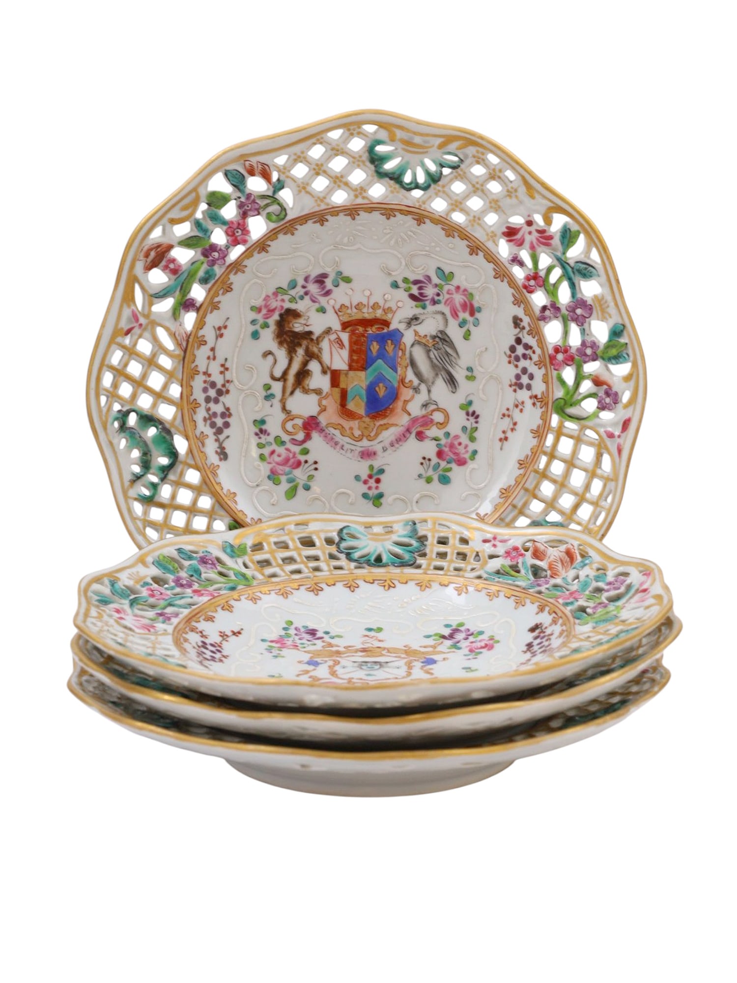 A SET OF FOUR SAMSON PORCELAIN ARMORIAL PLATES, 19TH/20TH CENTURY: A set of 4 porcelain plates produced by the Samson Ceramics company, apparently masquerading as English armorial plates like those produced for the British East India Company. Each plate is decorated