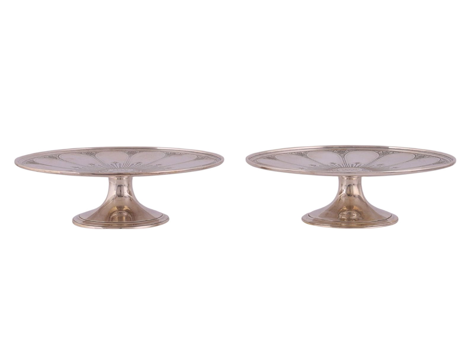 A TIFFANY & CO. PAIR OF STERLING SILVER COMPOTE BOWLS (1 of 5)