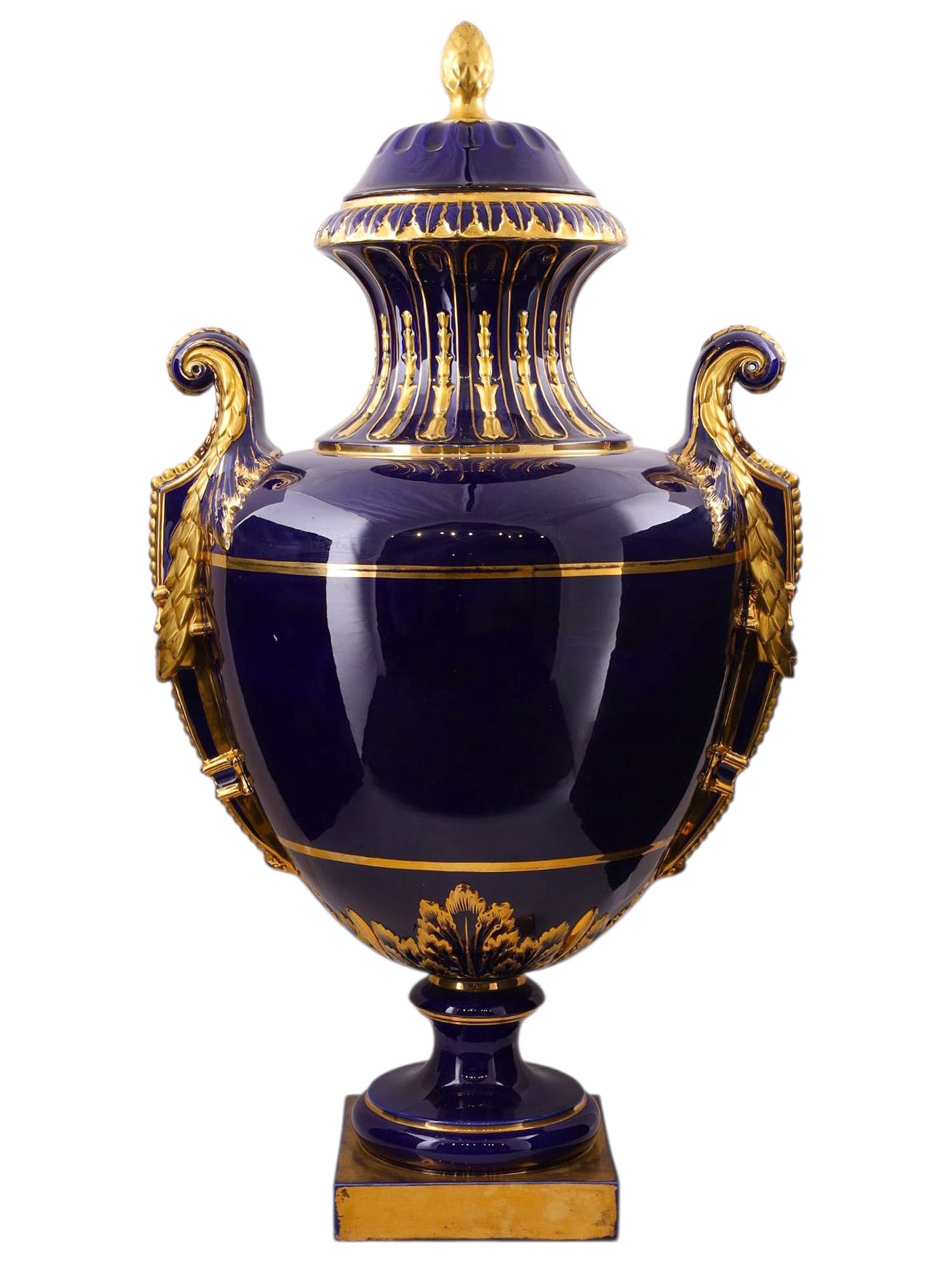 A LARGE SÈVRES-STYLE COBALT-BLUE AND GILT PORCELAIN LIDDED VASE, FRENCH OR CONTINENTAL, LATE 19TH (1 of 4)