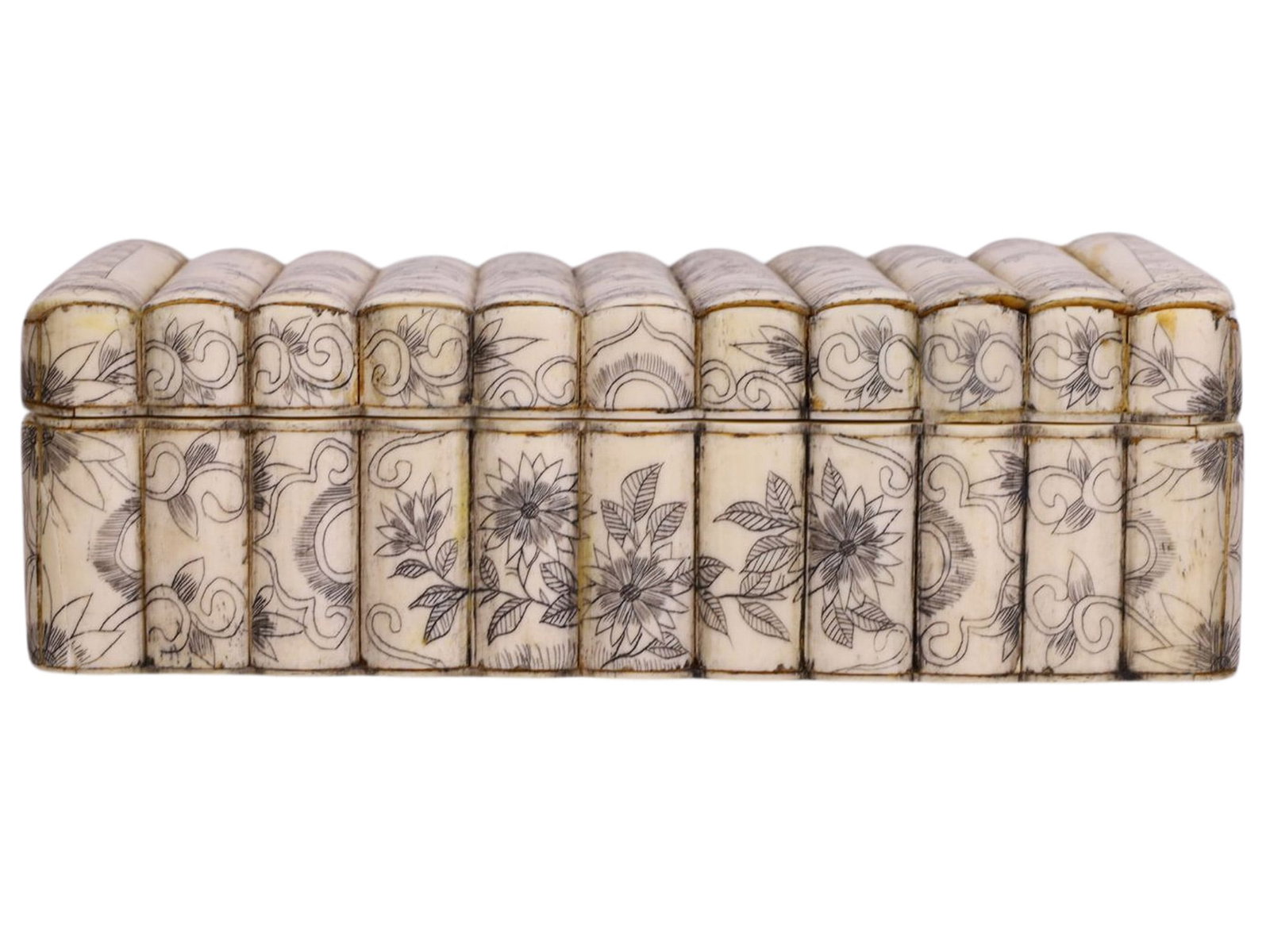 AN ANGLO-INDIAN ENGRAVED BONE LIDDED BOX, CA. 1860, SCRIMSHAW (1 of 7)