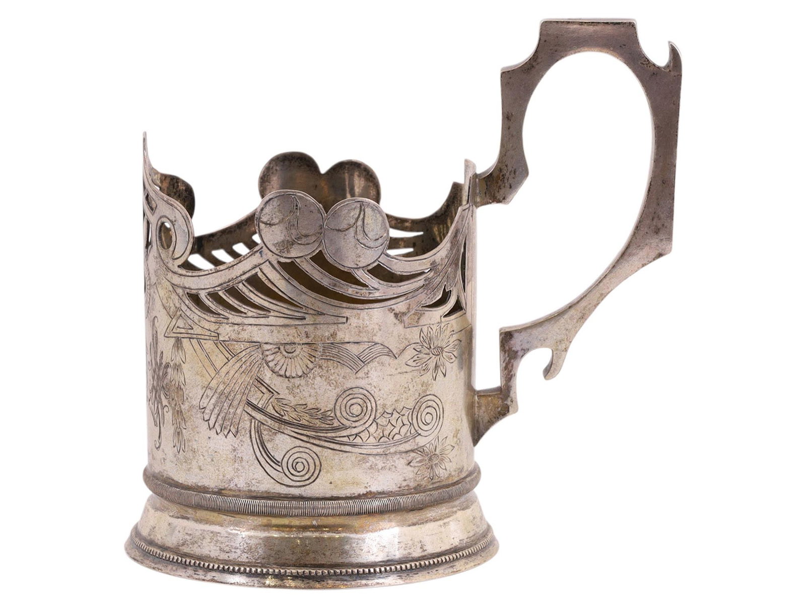 A RUSSIAN SILVER TEAGLASS HOLDER, WORKSHOP OF VASILY PULYATKIN, MOSCOW, RUSSIA, 1890S: A glass holder resting on a ring base, featuring a guilloché border, an intricate openwork upper rim, and a shaped handle. It is adorned with elegant, engraved floral-geometric ornamentation in t