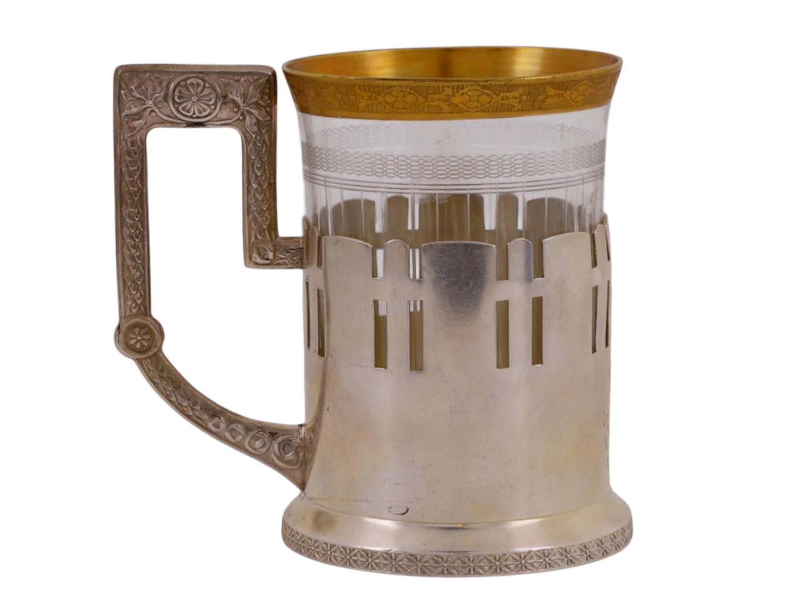 A RUSSIAN SILVER TEA GLASS HOLDER WITH GILT-RIMMED GLASS: A Russian silver podstakannik (tea glass holder) with simple pierced decoration and a patterned handle, the foot decorated with a patterned rim. The glass cup within is etched with delicate patterning