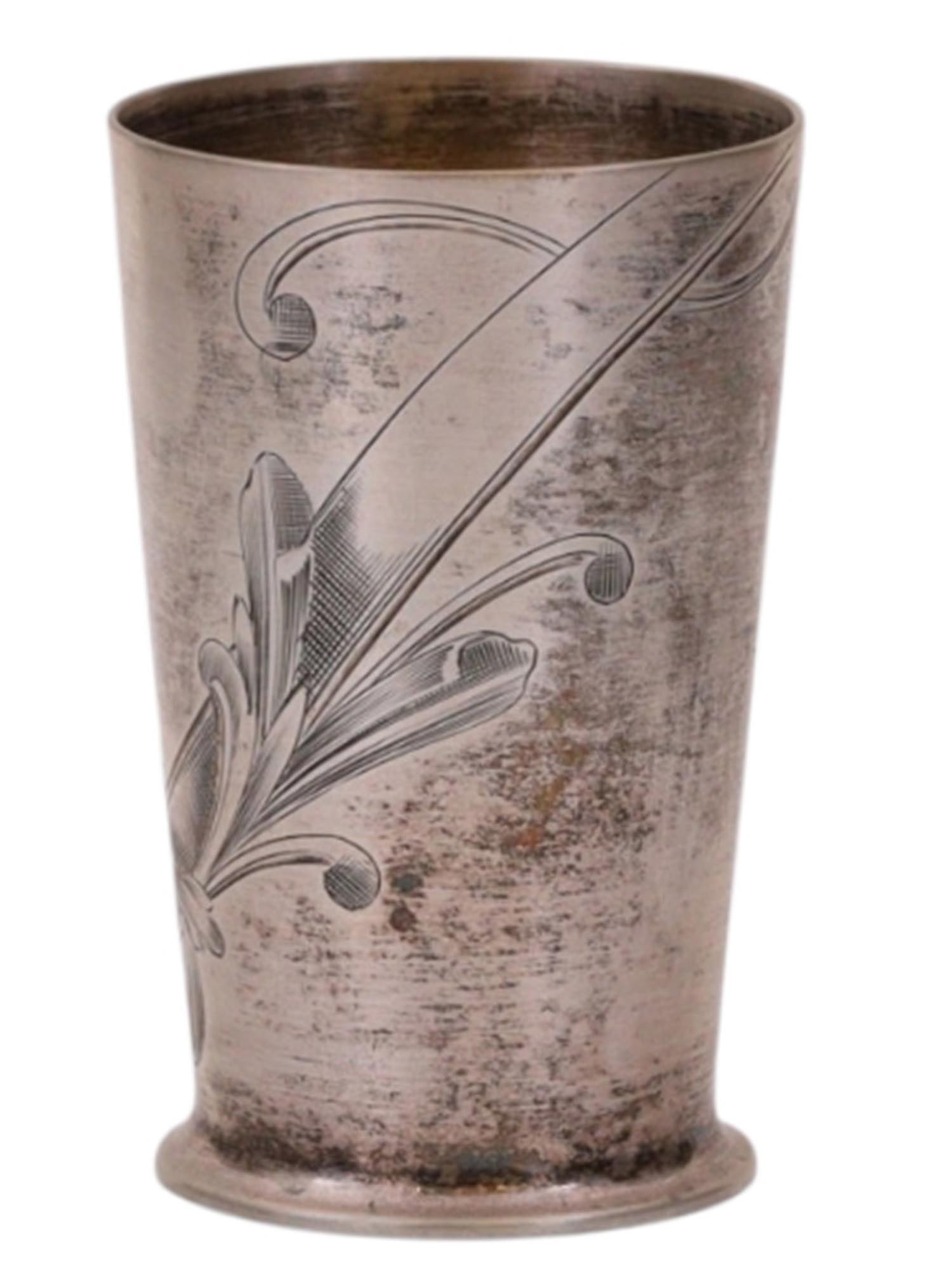 A RUSSIAN SILVER SHOT BEAKER WITH ENGRAVED DECORATION: A Russian silver shot beaker with engraved scrollwork motifs around its circumference.Hallmarks: Cyrillic 'PB' maker's mark, 84 silver proof with kokoshnik. Weight: 1.7 oz., (50 g.) Dimensions: H: 2 1
