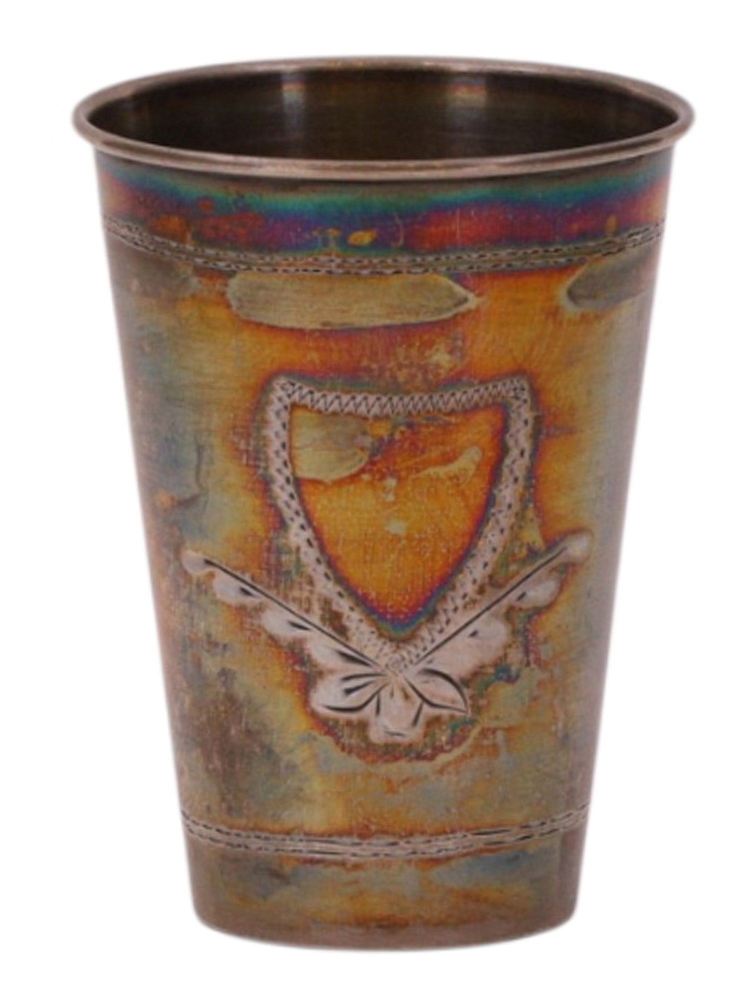 A RUSSIAN PARCEL-GILT SILVER SHOT GLASS, MOSCOW, LATE 19TH TO EARLY 20TH CENTURY: Of slightly tapering cylindrical form with a subtly flared rim, the body encircled by engraved linear bands and decorated on one side with a shield-shaped cartouche above crossed branches. The surface