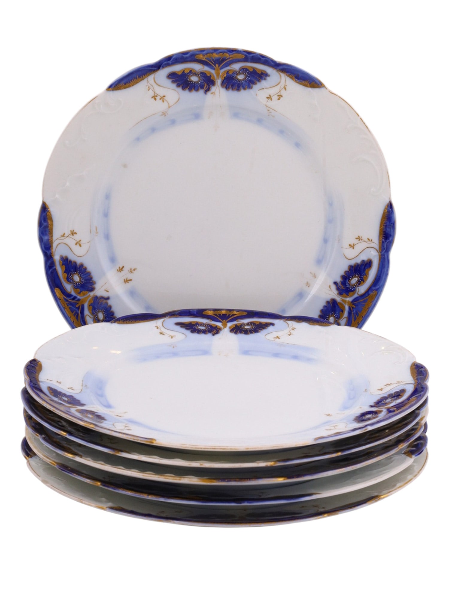 A RUSSIAN KUSNETSOV PORCELAIN 6-PC SERVICE SET, EARLY 20TH CEN.: A Russian porcelain service set comprising six plates manufactured by the Kusnetsov Porcelain Manufactory in Moscow and marked with their name underglaze on the undersides. Each plate is decorated wit