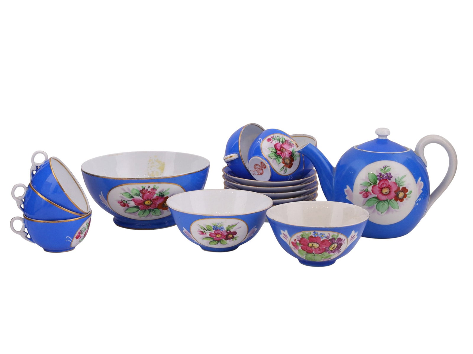 A RUSSIAN GARDNER PORCELAIN SIXTEEN-PIECE TEA SERVICE SET, MOSCOW (VERBILKI), LATE 19TH CENTURY: A porcelain tea service comprising a teapot with cover, sugar bowl with cover, creamer, four teacups with six saucers, and four bowls. Each piece is decorated on a cobalt-blue ground with reserve pane
