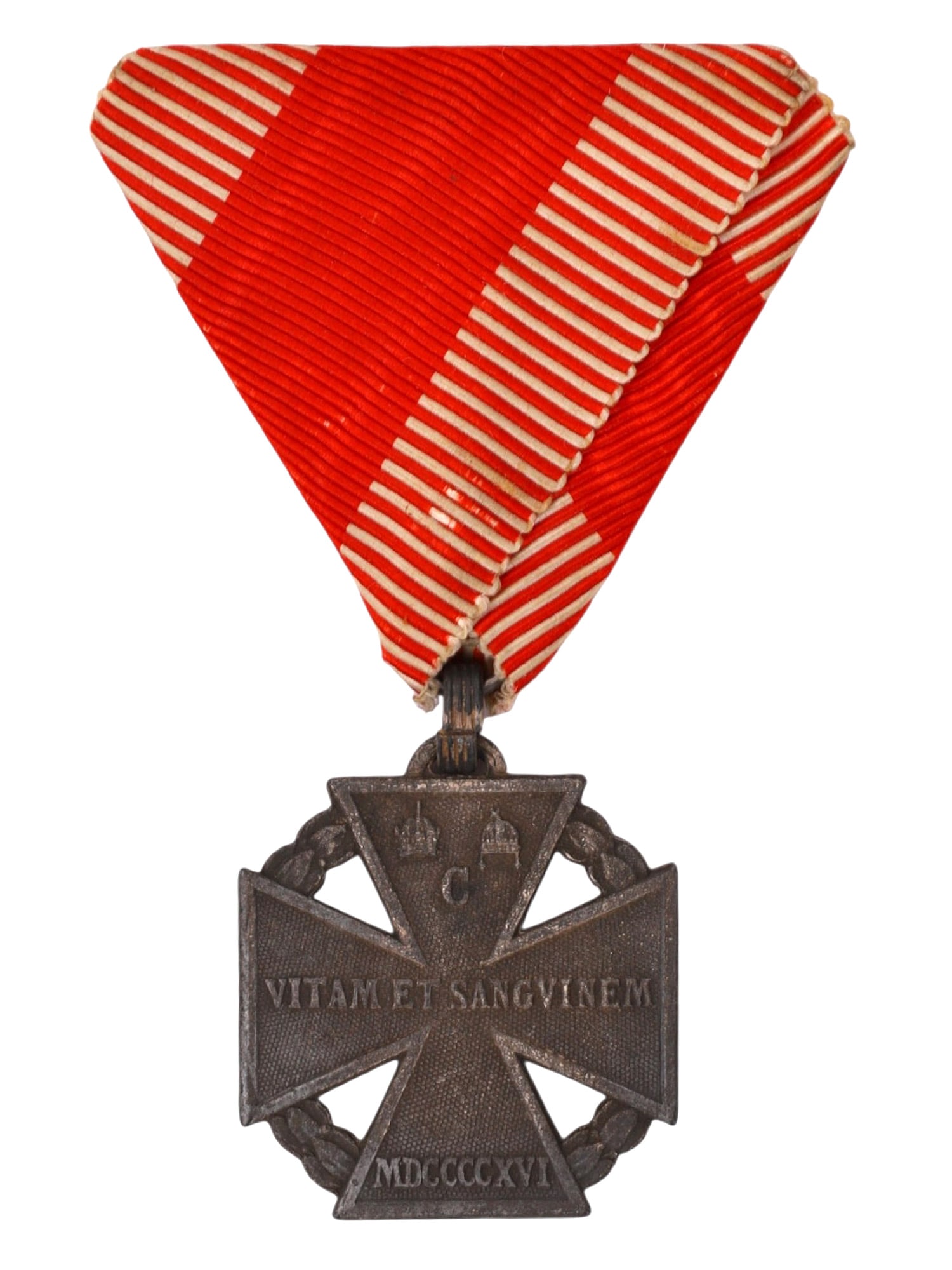 A WW1 AUSTRO-HUNGARIAN IMPERIAL KARL TROOP CROSS, 1916: An Austro-Hungarian medal for service in World War 1, instituted by Emperor Karl 1 of Austria-Hungary toward the end of 1916. The obverse bears the Latin text 'GRATI PRINCEPS ET PATRIA, CAROLVS IMP ET