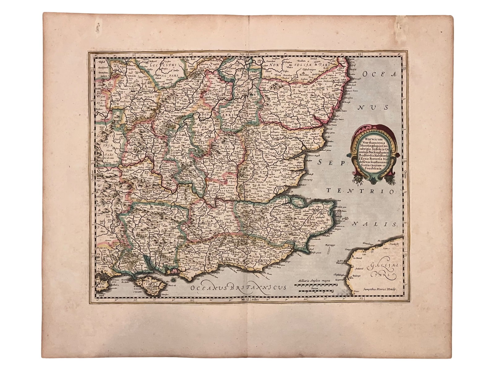 C. 1636 HENRICUS HONDIUS MAP OF SOUTHEAST ENGLAND, HAND-COLORED: A circa 1636 hand-colored edition of Dutch cartographer Henricus Hondius' (1597-1651) map of South-Eastern England, complete with historical and geographical information in French on the verso. The le