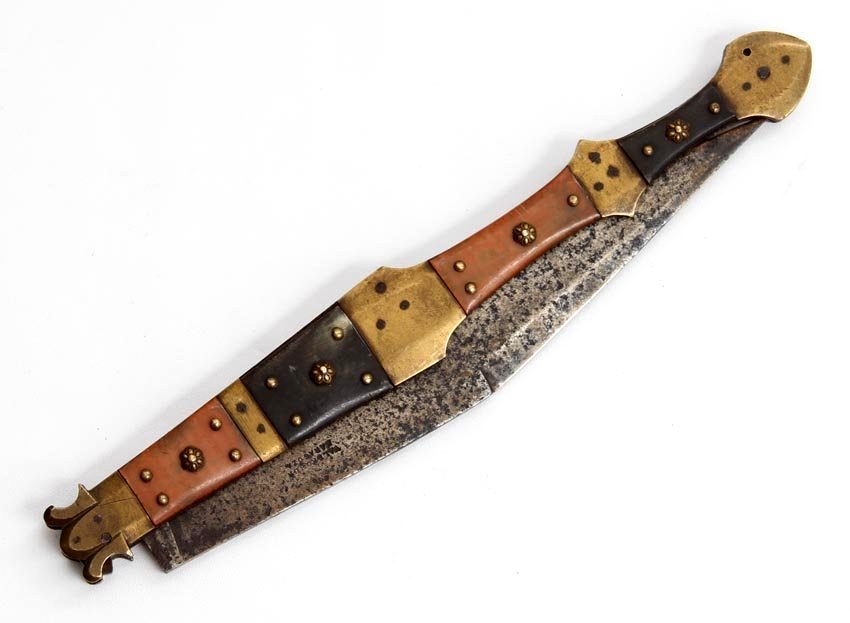 LARGE FRENCH OR SPANISH NAVAJA FOLDING KNIFE: With brass and nice color horn mounts, large clip point blade showing some wear and dark patina, partially worn maker's name on one side. Tight and firm when opened or closed.19th century.Dimensions: