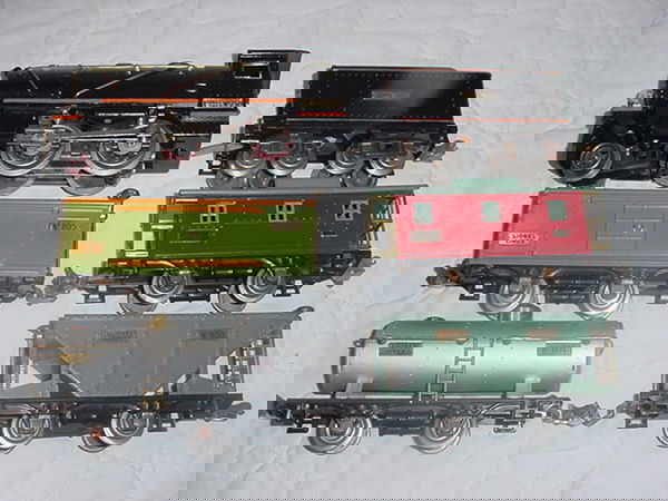 Lionel Lines #258 w/ Tender #803-804-805-807.All h: Lionel Lines #258 w/ Tender #803-804-805-807.All have been repainted.dusty.