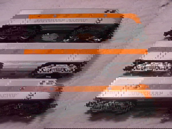 Lionel 2343 F-3 ABA Units "Southern Spacific".Nice: Lionel 2343 F-3 ABA Units "Southern Spacific".Nice restoration.