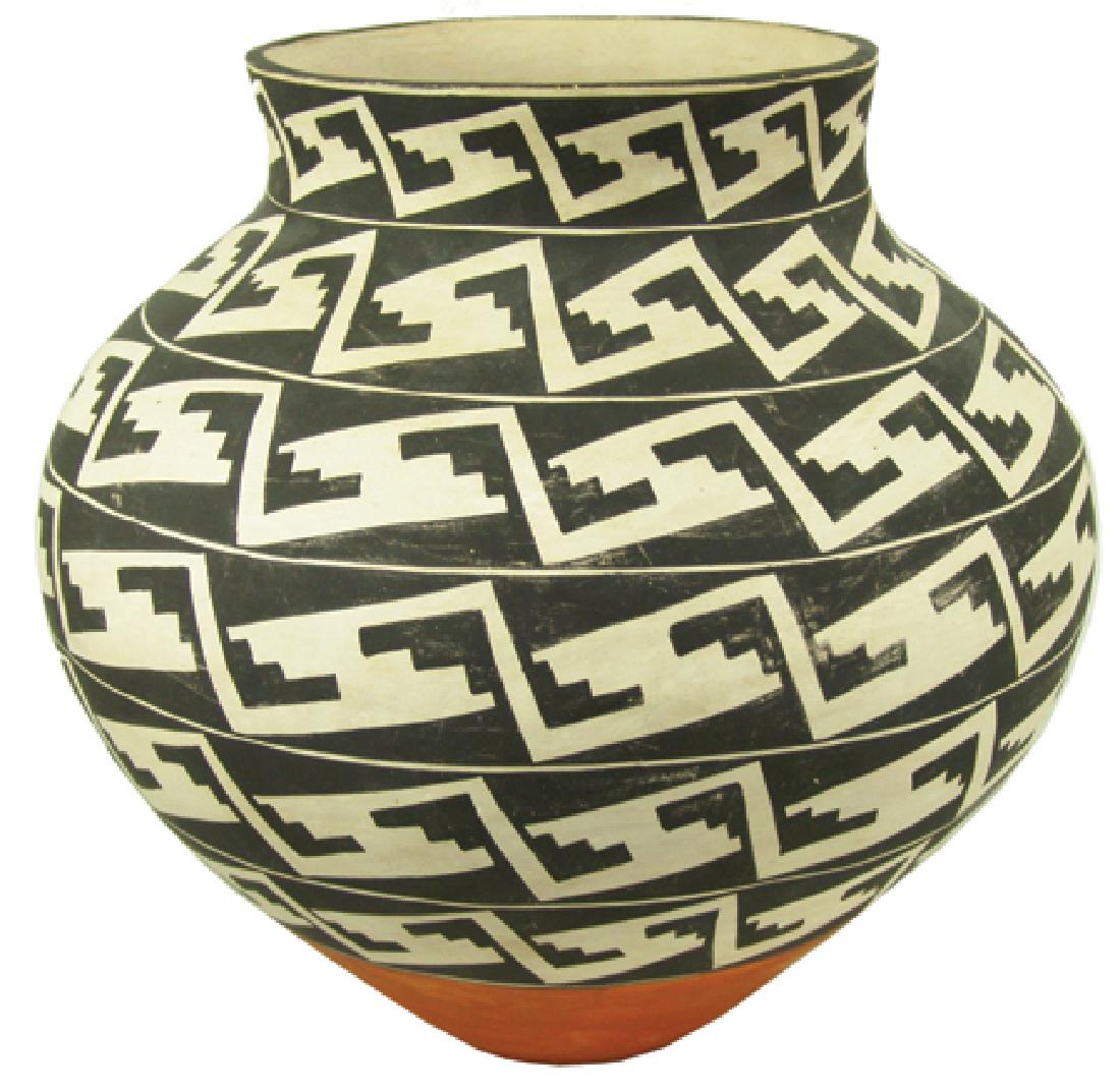 Acoma Pottery Jar (1 of 10)