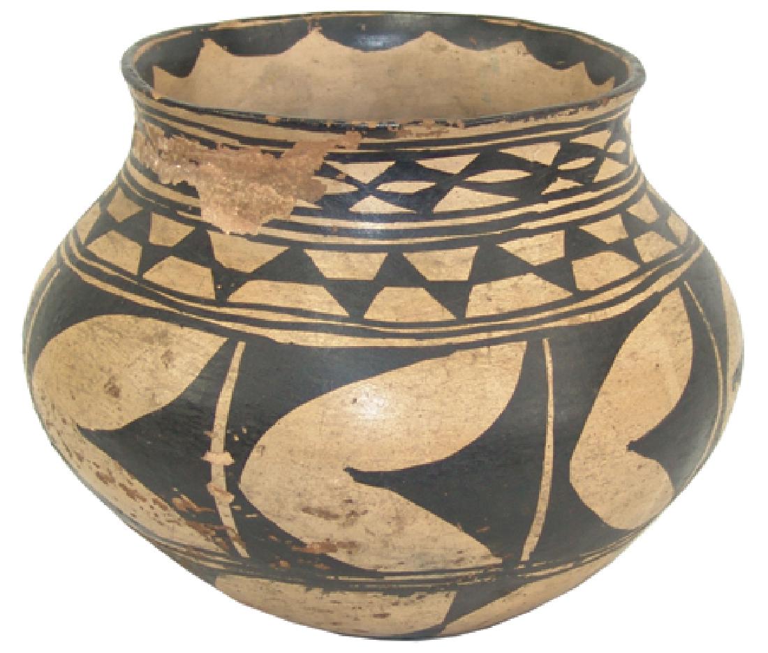 Santo Domingo Pottery Jar (1 of 8)