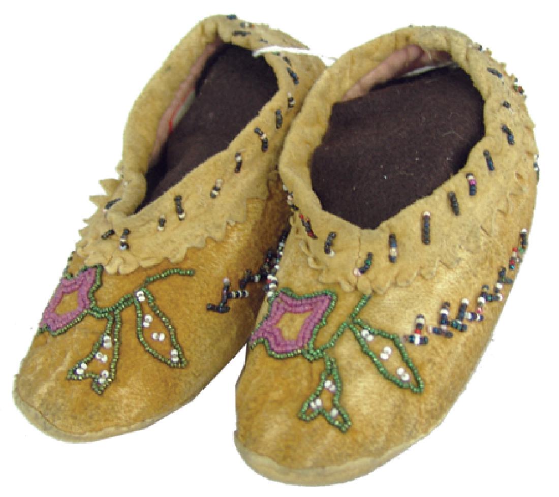 Cree Beaded Child's Moccasins (1 of 7)