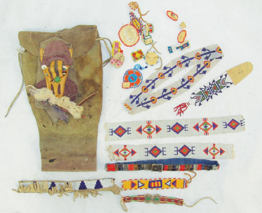 Box Lot of Beaded Items (1 of 5)