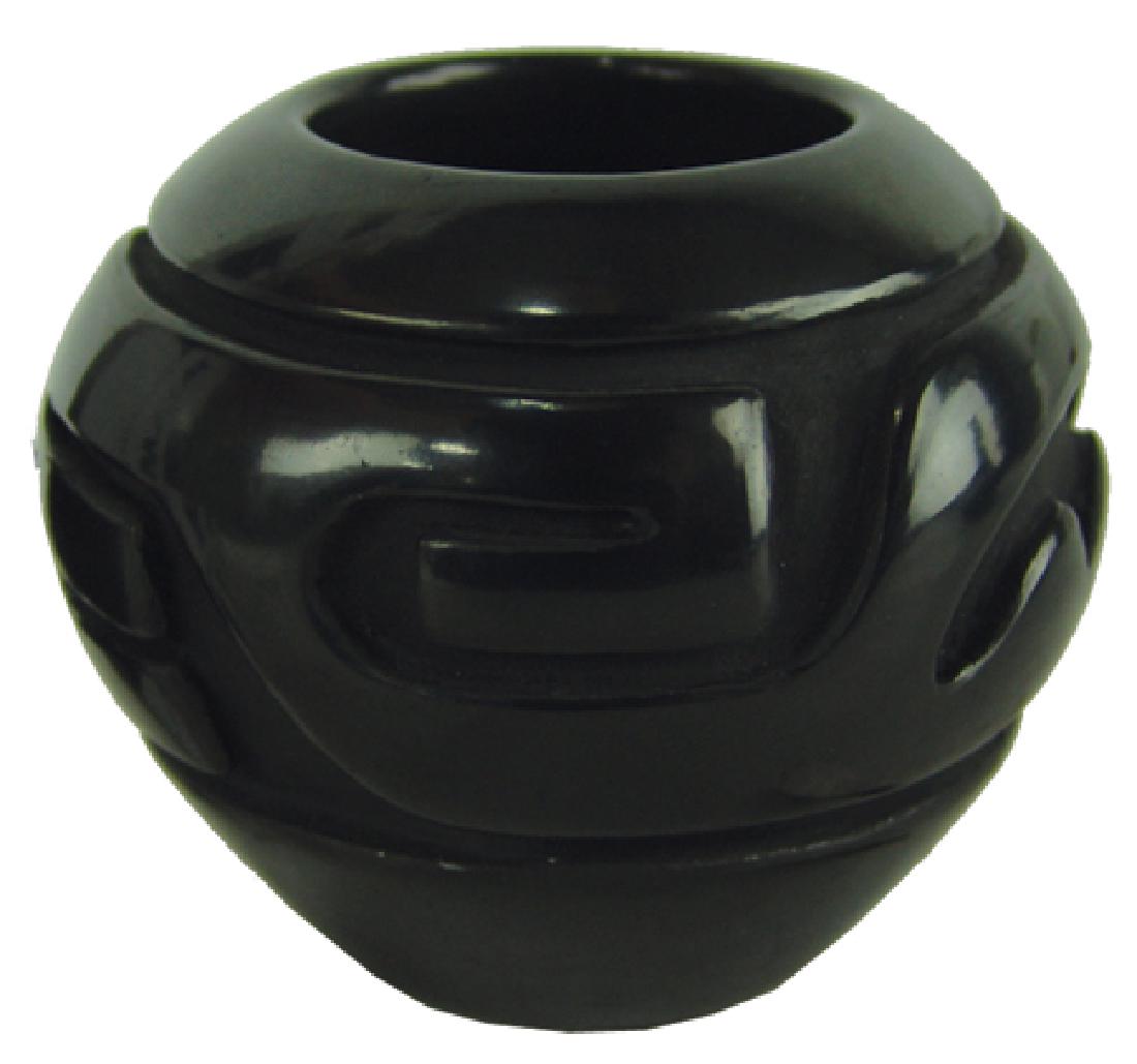 Santa Clara Pottery Jar - Sunday Chavarria (1 of 7)