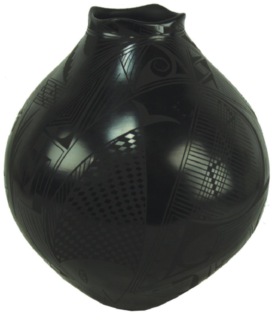 Mata Ortiz Pottery Jar - Yolanda L. Quezada (1 of 8)