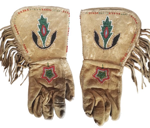 Plateau Beaded Gauntlets: Classic, old pair of buckskin gloves with uppers and fringe, beaded in a floral motif. Good condition. Men's Small Early 1900s