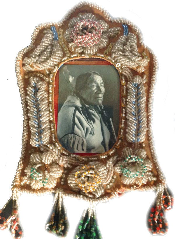 Iroquois Beaded Frame: Early, Niagara style, raised beaded picture frame with a photo of Blackfeet Indian "Three Guns" shot by Glacier Studios, Browning, MT. Very good condition, minor bead loss/damage. 5" x 3-1/2" Early 19