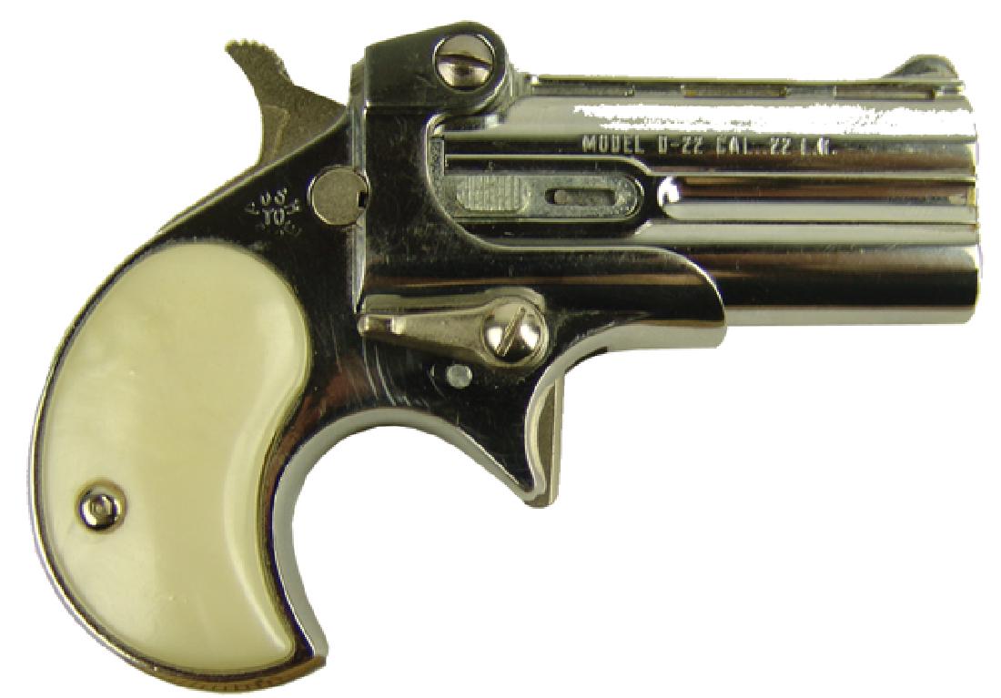Davis Pocket Derringer: Model D-22, caliber .22 C.R., two-barrel pocket gun with chrome finish. Very good condition. In original box with instructions. Serial #347312. *FFL registration/delivery required.Mid/Late 1900s4"