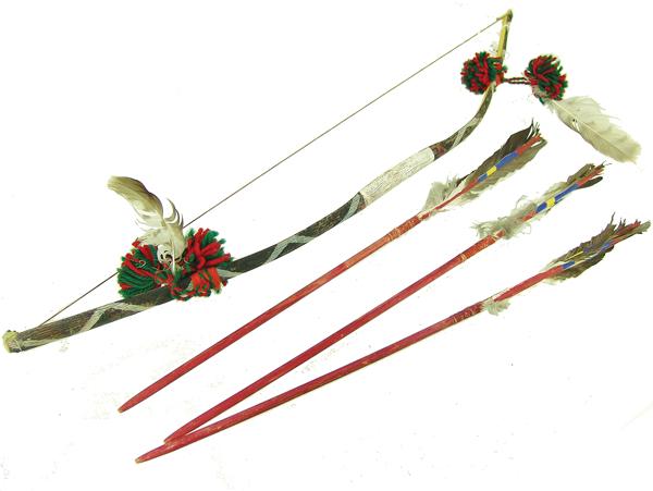Hopi Child's Bow and Arrows: Early, hand carved and painted child's long bow, plus three, red ochred wooden arrows with pointed tips and feather fletching. Good condition. Early/Mid 1900s. 30".