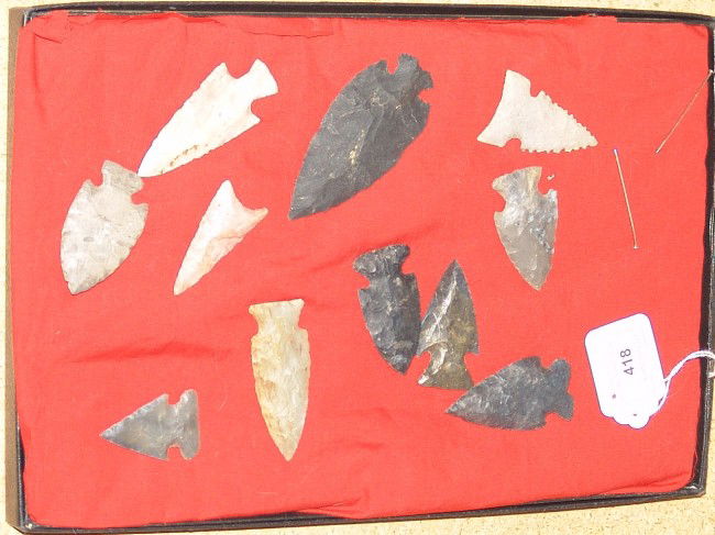 Collection of Spear Points: Collection of beautiful stone spear points of various ages, no old ones, all in excellent condition. 2" to 3-1/2"
