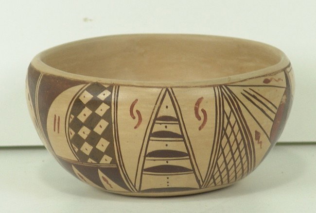 Hopi Pottery - Lisa Honie: Fine signed Hopi pot by Lisa Honie. 2-3/4" x 5-1/2"